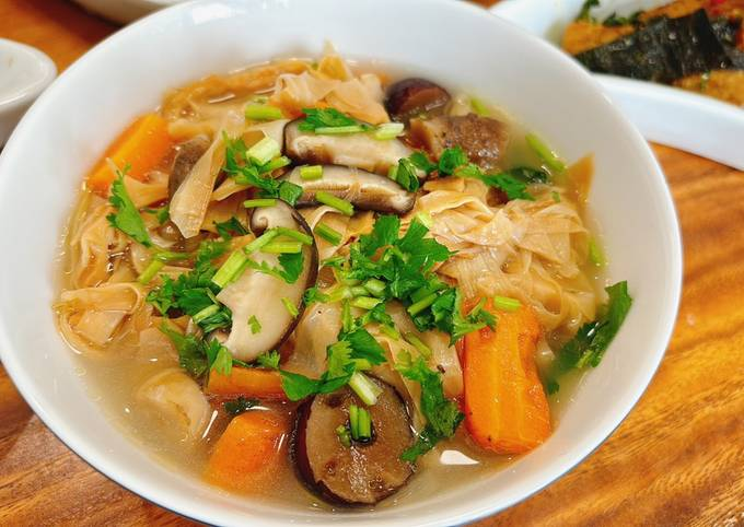 Canh măng khô ngày tết